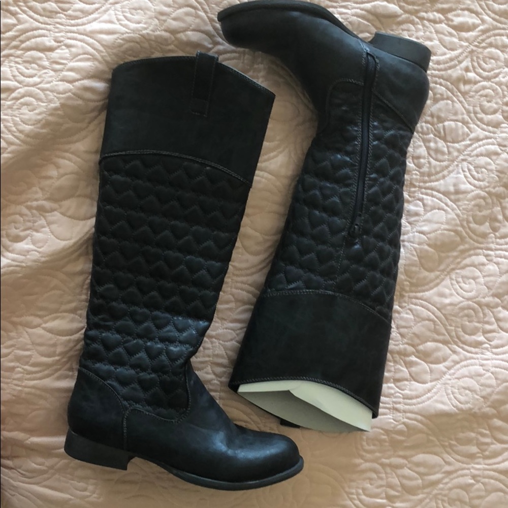 Betseyville black boots